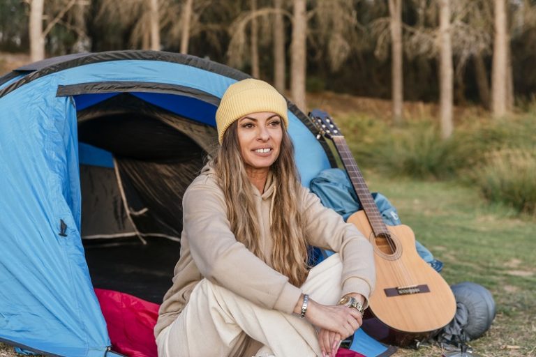 woman solo camping around Australia