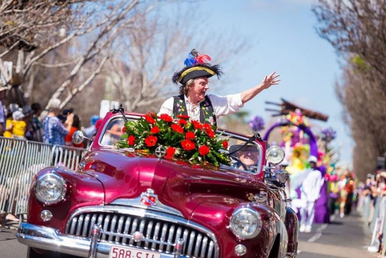 carnival of flowers accommodation nearby - muphys creek escape