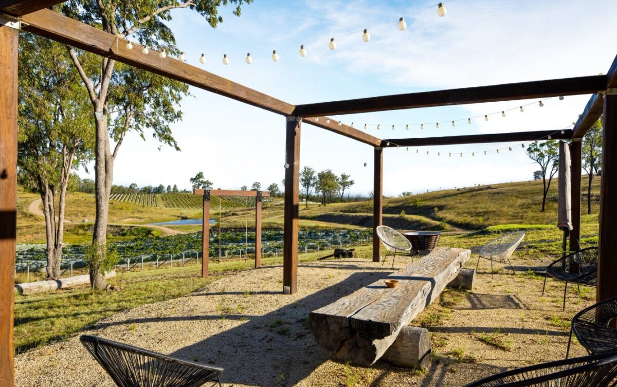 Between 2 Rocks Golf Course Local Wineries Day Trips - Murphys Creek Escape